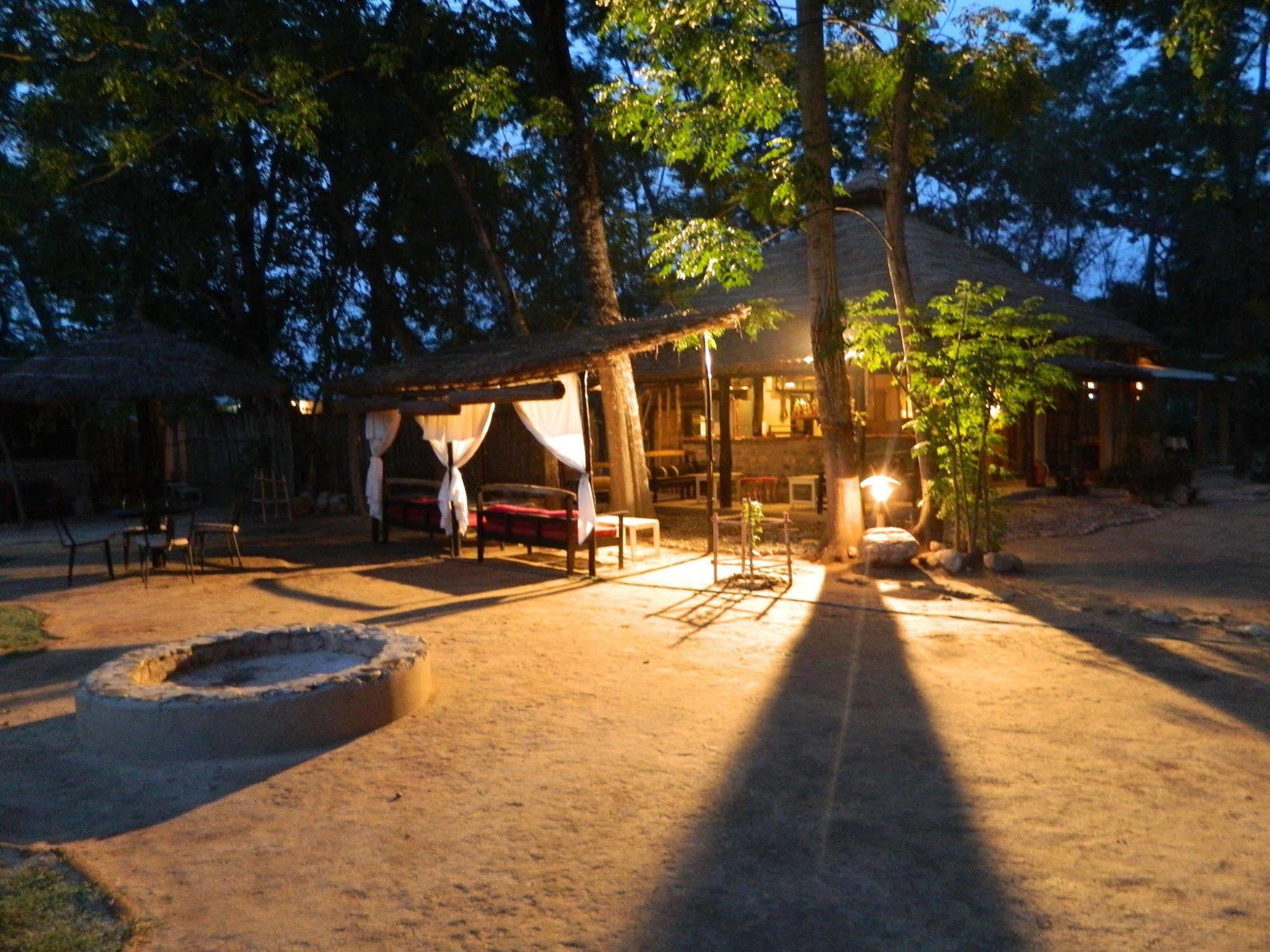 Machan Country Villa Kumarwarti Екстер'єр фото